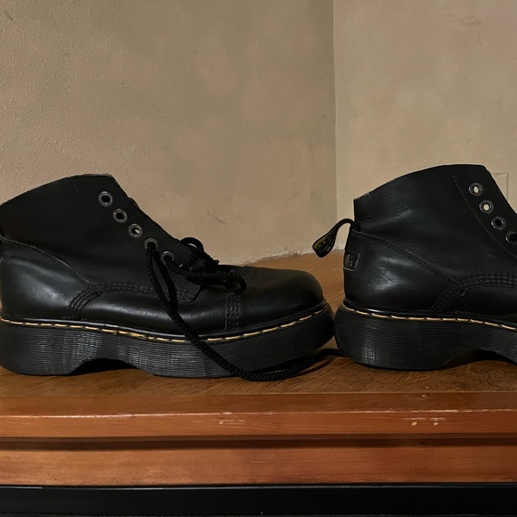 Vintage Doc Martens DM’s. Size 8. Rugged soles “with bouncing soles”. - Picture 6 of 7